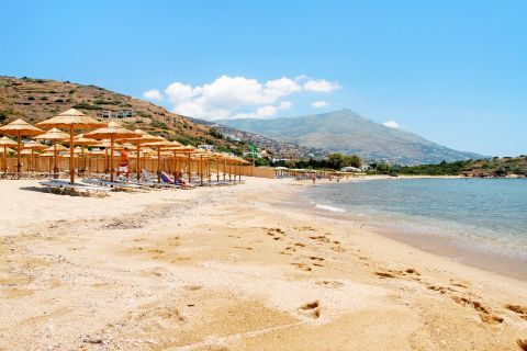 Chrissi Ammos: Sandy beach with umbrellas and sun loungers