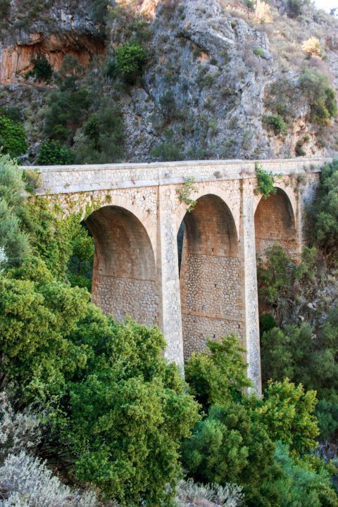 Prasses: A picturesque bridge, built of stone