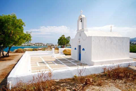 Agia Anna Village: A whitewashed chapel