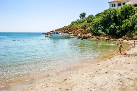 Katigiorgis: A family-friendly beach.