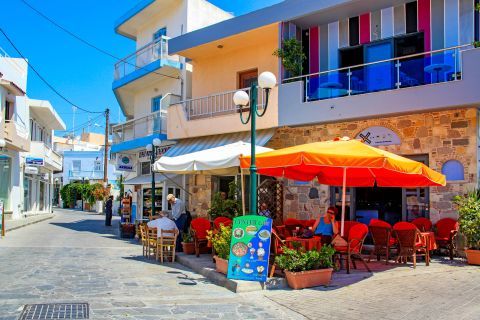 Kefalos: Cafes and other shops in Kefalos village.