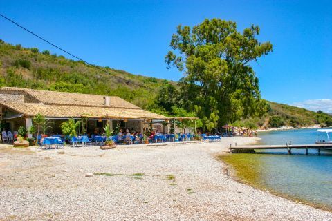 Agios Stefanos: A small tavern
