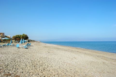 Platanias: Sandy beach and blue waters