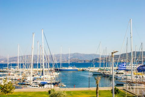Agios Nikolaos: Yachts and boats on Agios Nikolaos port.