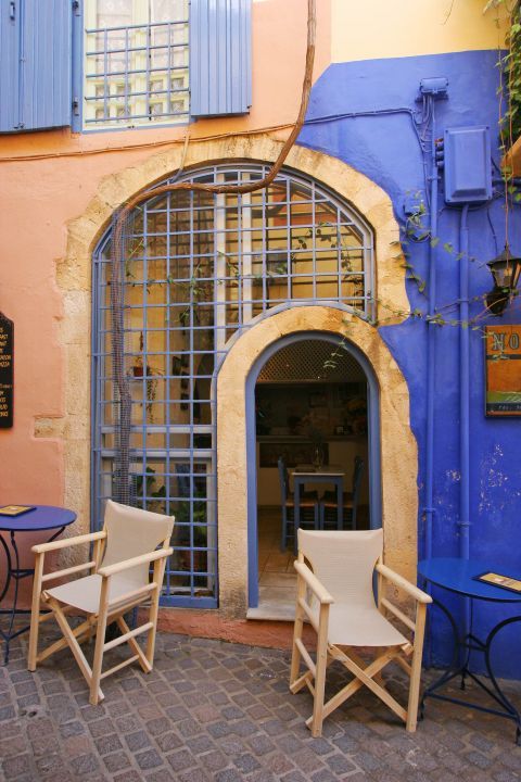Town: A cafe in Chania.
