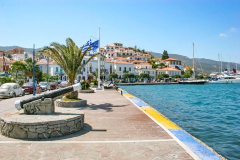 Town: Canons on the port of Poros.