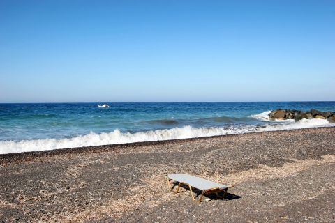 Vourvoulos: The almost isolated Vourvoulos beach provides relaxation and privacy