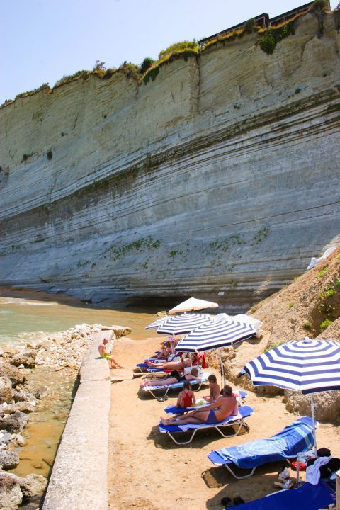 Peroulades: People relaxing on Peroulades beach