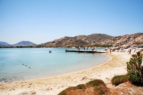Kolymbithres: Kolymbithres beach is surrounded by hills