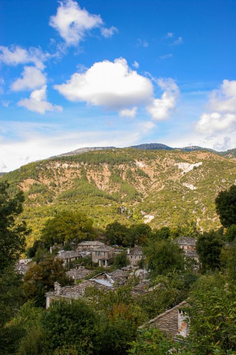 Mikro Papigo: A picturesque settlement, surrounded by unspoiled nature.