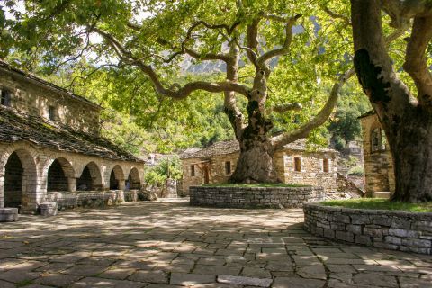 Mikro Papigo: The picturesque, well-preserved yard of Taxiarchon Church