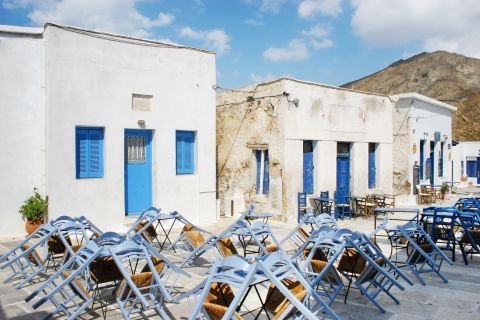 Chora: Tables of local eateries