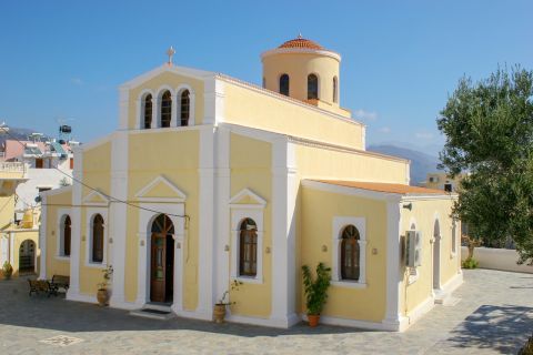 Paleochora: Beautiful church in yellow and white colors