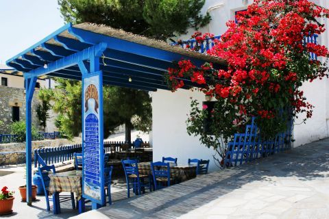 Agios Giorgios: A tavern