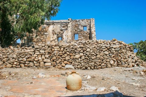 Town: Ruins in Chora.