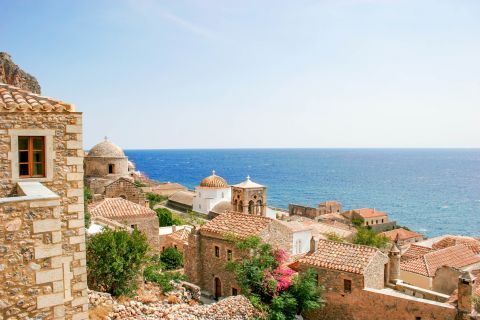 Kastro Monemvasias: Stone-built houses with ceramic roof tiles, overlooking the sea.
