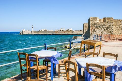 Ierapetra: Places to eat and drink by the sea.