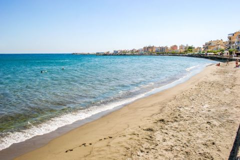 Ierapetra: Sandy beach and endless blue.