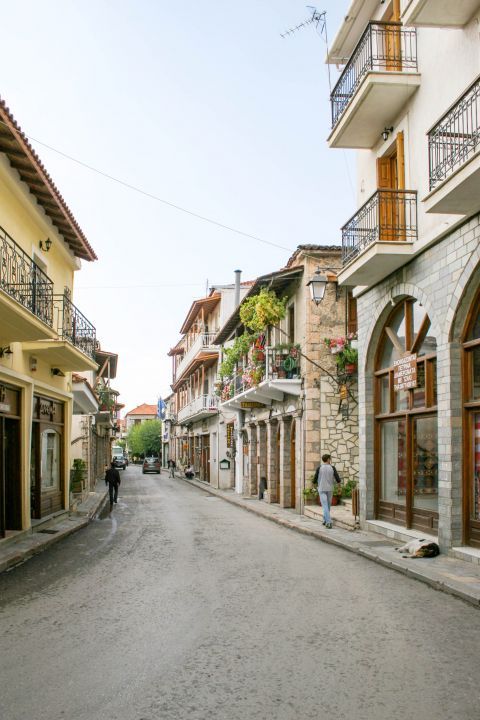 Town: Places to stay, eat and drink in Arachova.