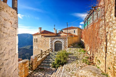 Town: Buildings made of stone and paved streets, Arachova