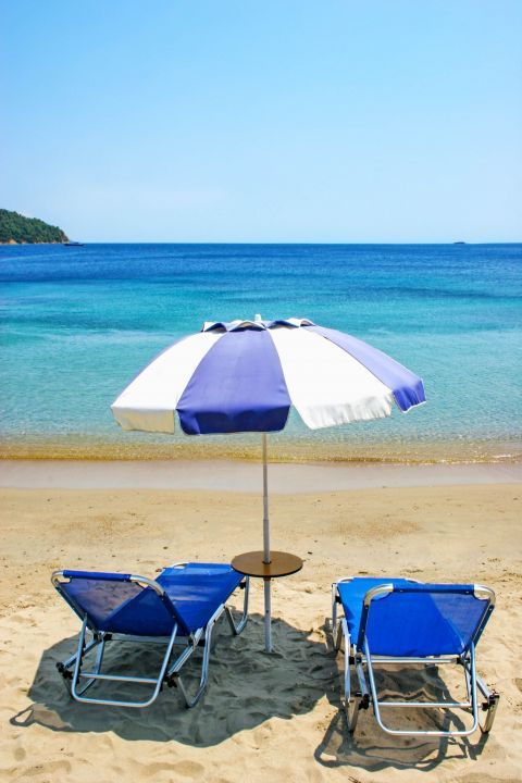 Platanias: Relaxing moments by the sea.