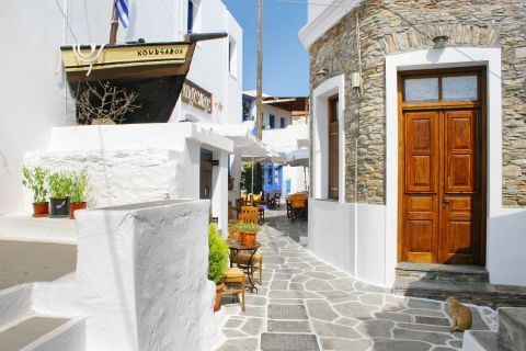 Chora: Modern cafes and restaurants. Stone built, whitewashed, decorated with lovely flowers.