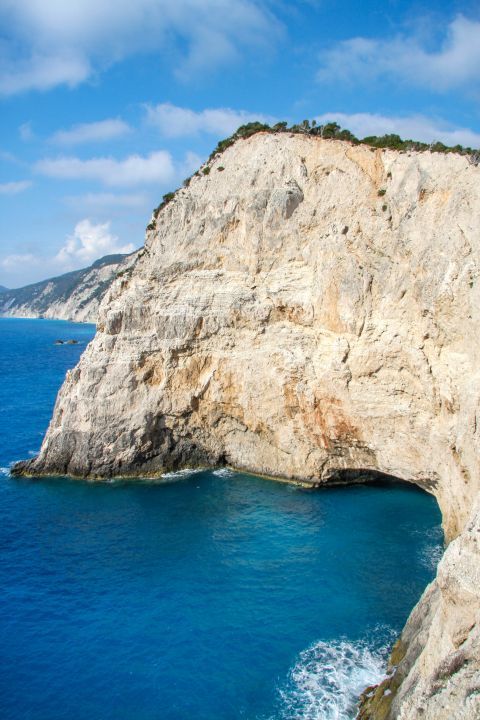 Porto Katsiki: Enormous cliffs and blue waters.