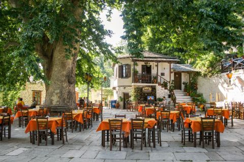 Vizitsa: An inviting place for an unforgettable meal under the shade of trees.