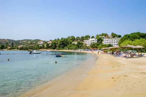 Kolios: Soft sand and clear waters.