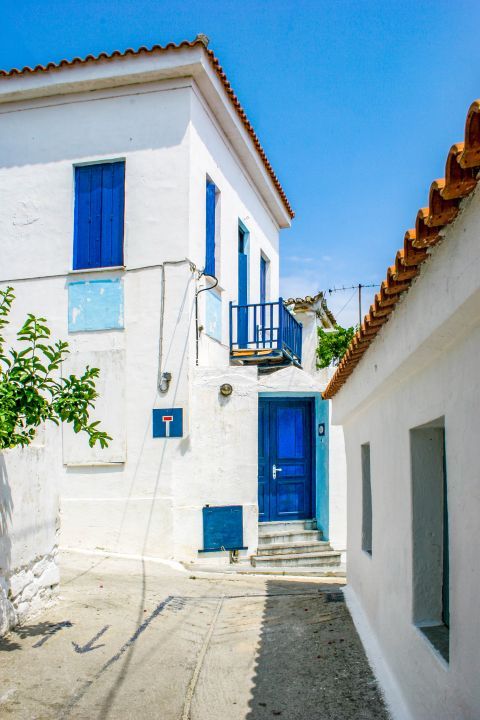 Town: Whitewashed houses with blue-colored shutters and doors.