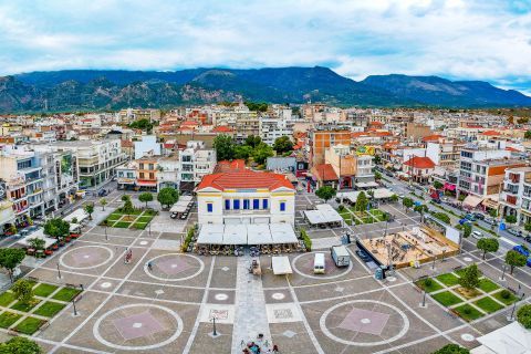 Town: Panoramic view of the central square.