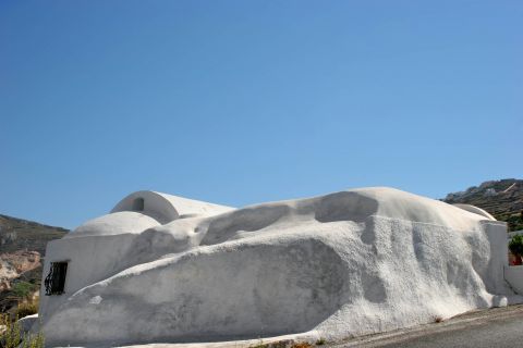 Mesa Gonia: A whitewashed chapel