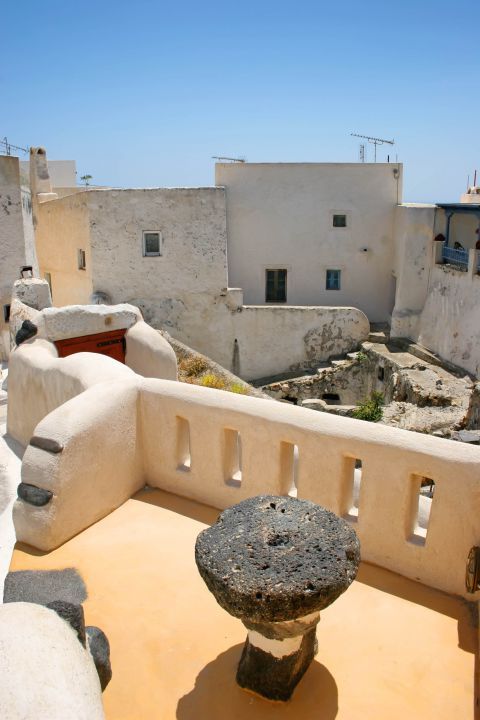 Emporio: Cycladic houses built the one close to the other