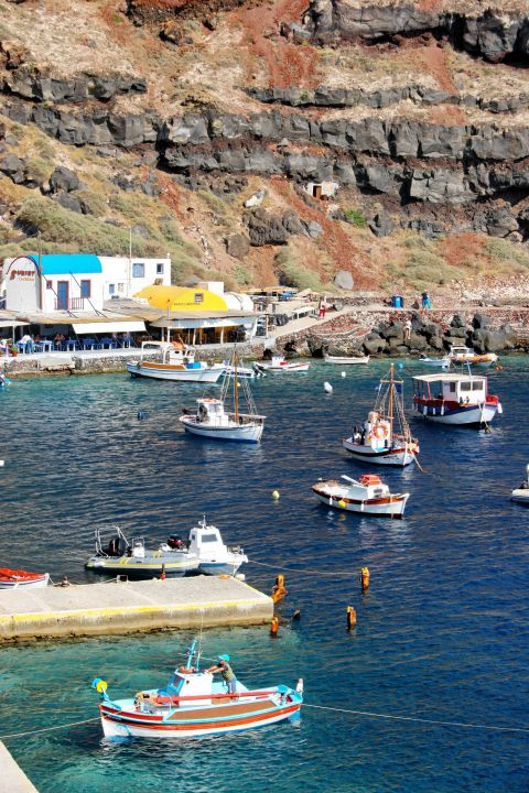 Ammoudi: Small fishing boats and deep blue waters of Ammoudi