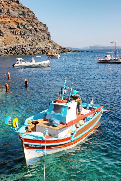 Ammoudi: Fishing boats in Ammoudi port