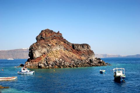 Ammoudi: A rocky islet