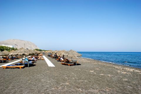 Agios Georgios: The organized beach of Agios Georgios