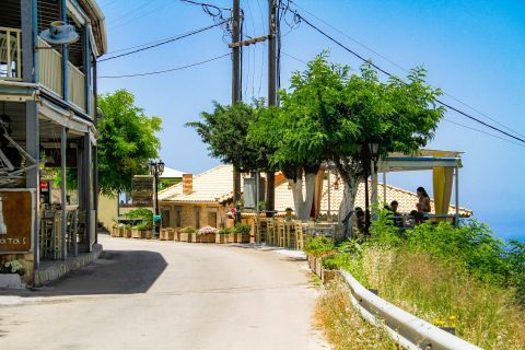 Athani: Taverns and cafes, surrounded by vegetation.