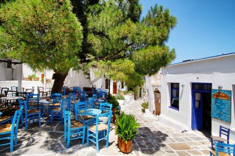 Lefkes: A Kafenio with blue-colored chairs