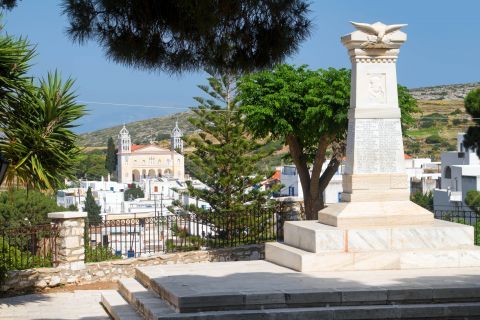Lefkes: A marble-made war memorial