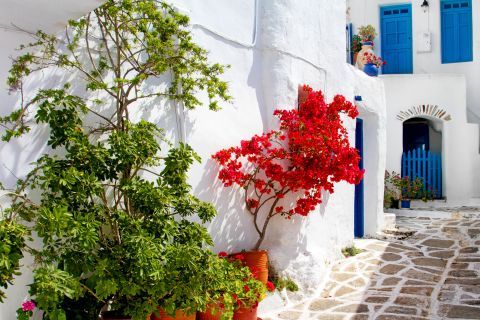 Lefkes: A typical Cycladic house