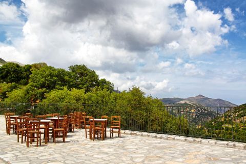 Apiranthos: Tables of a local eatery, overlooking the view
