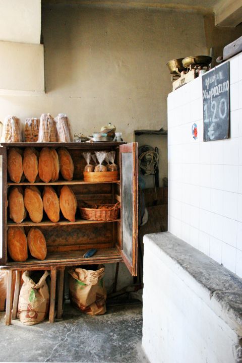 Apiranthos: A traditional bakery