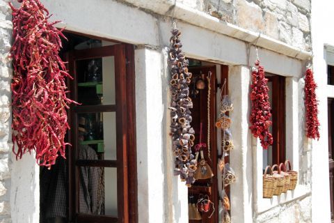 Apiranthos: Traditional products