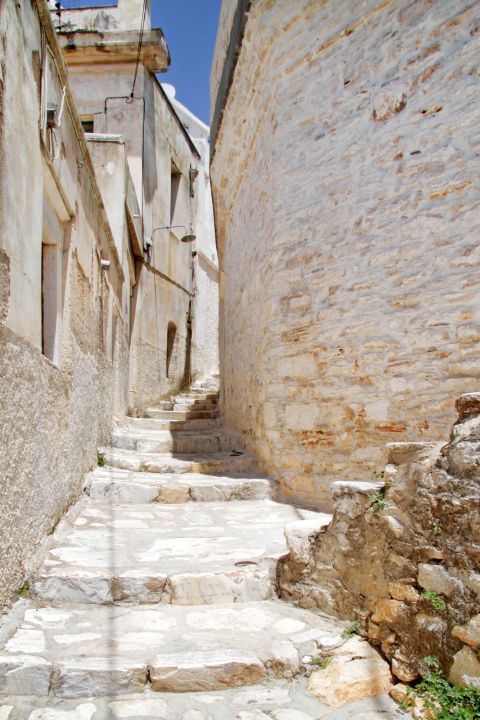 Apiranthos: Old-time buildings