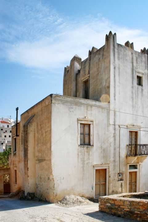 Filoti: An old building