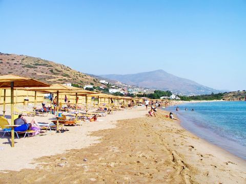 Agios Petros: An organized beach