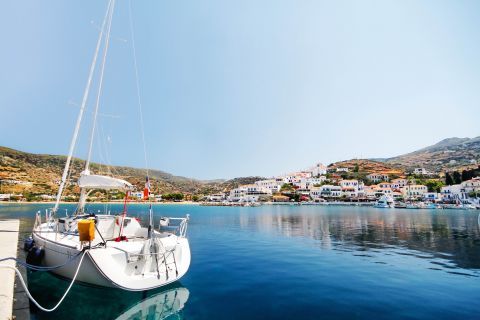 Batsi: Blue waters, Cycladic houses and a fishing boat