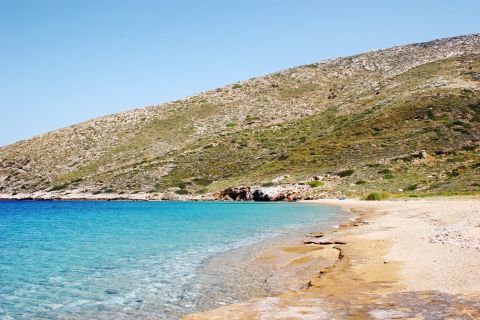 Agia Theodoti: Blue waters and sandy beach