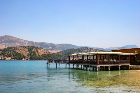 Argostoli: Eat and drink, while gazing at the sea.